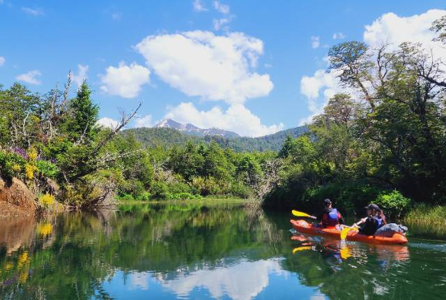 Kayak Patagonia - Kayaking in Machonico Lakeen